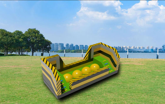 বড় চ্যালেঞ্জের সাথে লাফ এবং সীমানা inflatable বাধা কোর্স