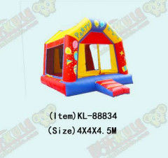 দুটি স্বচ্ছ জানালা সহ বড় প্রবেশদ্বার inflatable কাসল