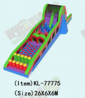 রামধনু-রঙিন প্রাণবন্ত ইনফ্ল্যাটেবল বাধা কোর্স, যা খেলাধুলার জন্য মজাদার